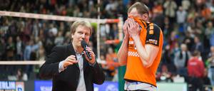 Als Hallensprecher hat Karsten Holland schon Volleyball-Legenden wie Felix Fischer kennengelernt.