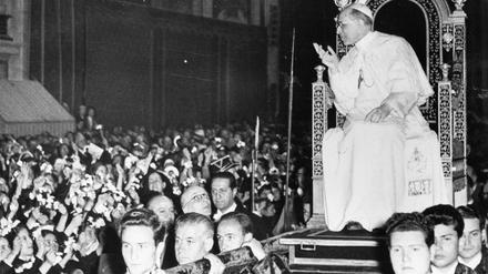 PAPST PIUS XII. am 4. Mai 1954 in Rom, Italien;  im Petersdom
