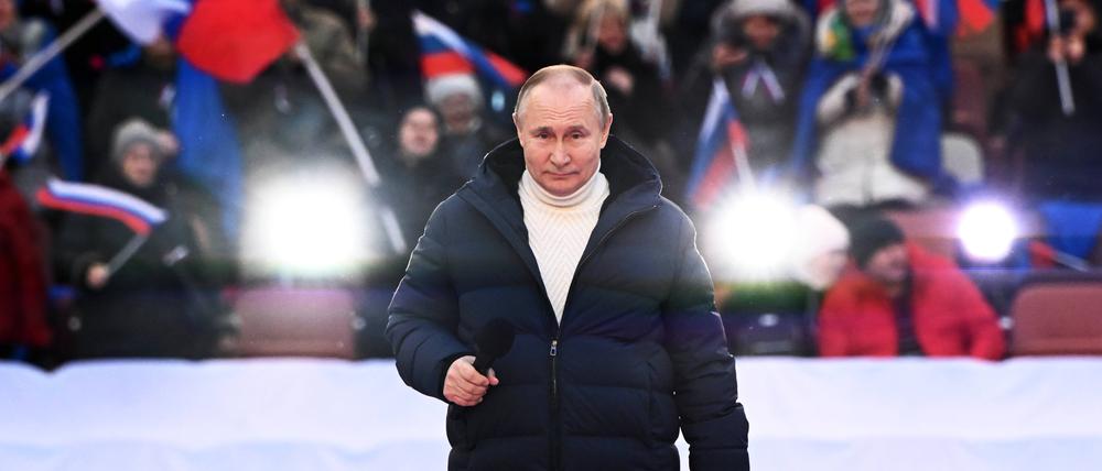 Der russische Präsident Wladimir Putin bei den Feierlichkeiten anlässlich des 8. Jahrestages des Referendums über den Status der Krim und Sewastopols und deren „Wiedervereinigung“ mit Russland.