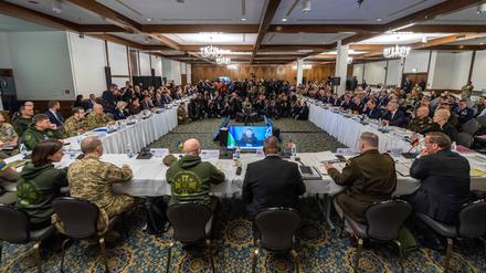 Im Konferenzraum des US-Luftwaffenstützpunkts Ramstein in Rheinland-Pfalz wird regelmäßig über die Lage in der Ukraine und die nächsten notwendigen Unterstützungsschritte diskutiert.