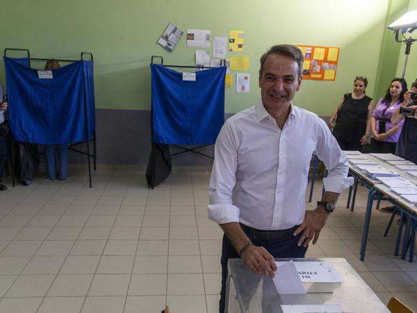 Kyriakos Mitsotakis bei der Stimmabgabe