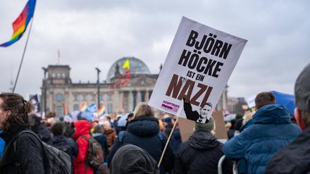 In Berlin demonstrieren regelmäßig Menschen gegen die AfD.
