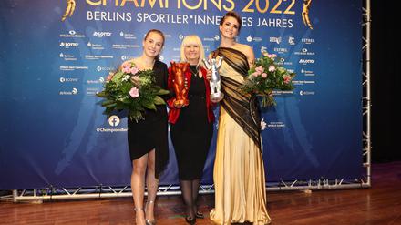 Para-Schwimmerin Elena Semechin (re.) war bereits 2022 unter den Kandidatinnen. Wasserspringerin Lena Hentschel (li.) wurde diesmal nicht nominiert.