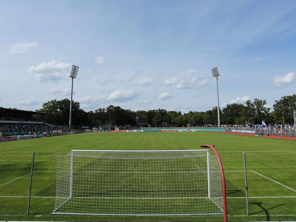 Das Mommsenstadion in Charlottenburg-Wilmersdorf wird für die Fußball-EM umgebaut und saniert.