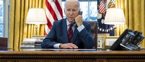 US-Präsident Joe Biden telefonierte am Wochenende unter anderem mit Bundeskanzler Olaf Scholz, um sich zu beraten (Archivbild).
