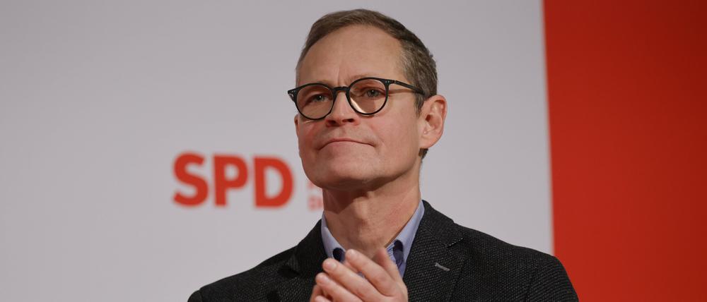 Der Ex-Regierungschef Michael Müller (SPD) konnte sich wie schon im Jahr 2021 gegen die heutige Bundesfamilienministerin (Grüne) durchsetzen.