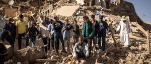 Helfer suchen in den Trümmern eines Hauses nach Überlebenden in Imi N’Tala nahe Amizmiz im zentralen Marokko.