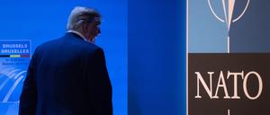 Donald Trump, damaliger Präsident der USA, verlässt eine Pressekonferenz zum Abschluss des Nato-Gipfels in Brüssel, 12.07.2018. 