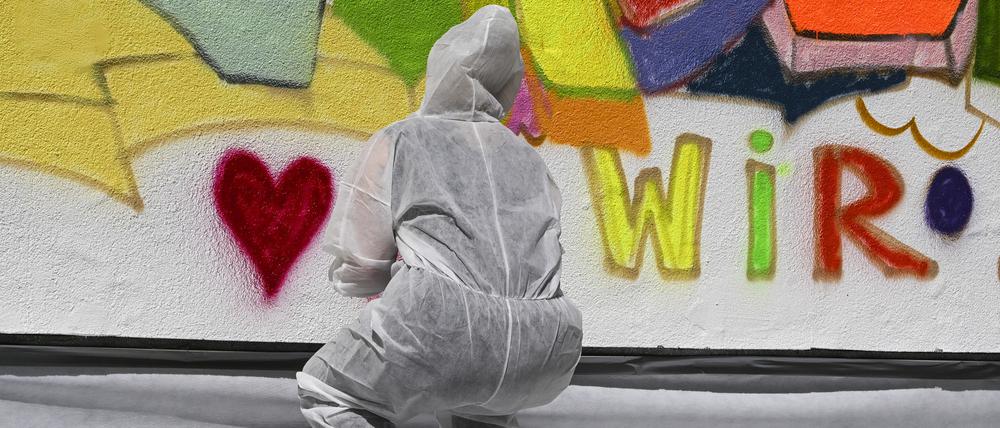 01.06.2023, Berlin: Eine neu eröffnete Geflüchtetenunterkunft für unbegleitete minderjährige Flüchtlinge in Charlottenburg bietet eine Vielzahl von Freizeitangeboten. Hier findet ein Graffiti-Workshop statt. Foto: Jens Kalaene/dpa +++ dpa-Bildfunk +++
