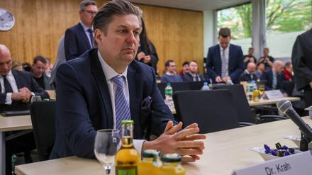 Maximilian Krah vertritt die AfD beim Verfahren der AfD gegen die Bundesrepublik Deutschland vor dem Oberverwaltungsgericht Nordrhein-Westfalen. 