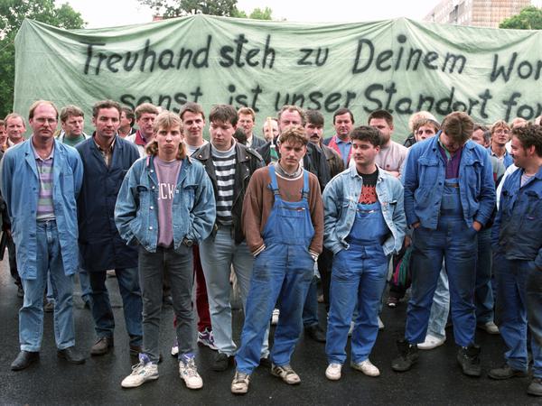 Arbeitnehmer der Stahl- und Maschinenbau AG (Stamag) protestieren 1993 gegen ihre Abwicklung nach der Einheit.
