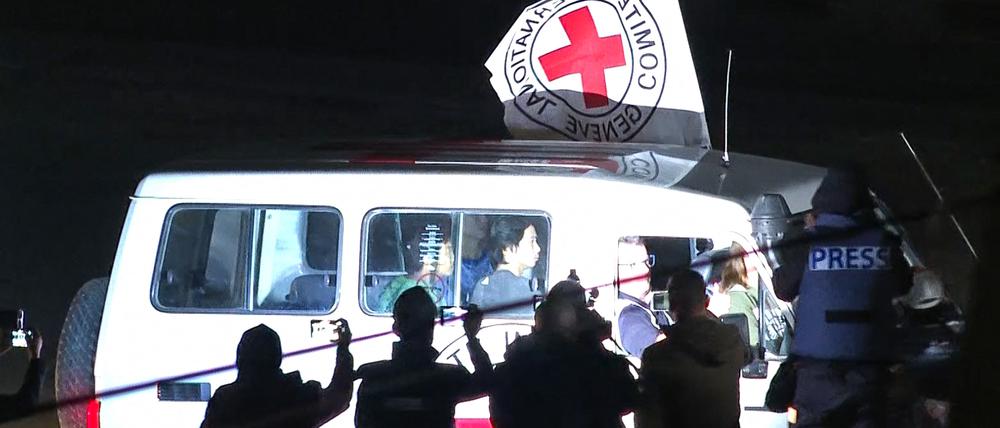 Ein Fahrzeug des Roten Kreuzes.