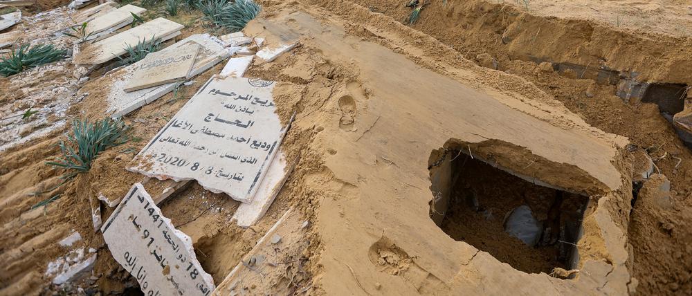 Mehrere Gräber wurden von der israelischen Armee geöffnet.