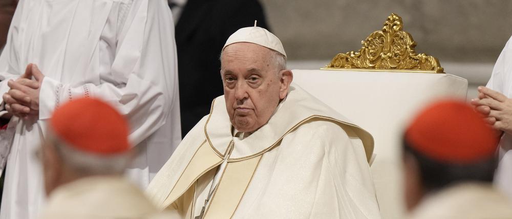 Papst Franziskus nimmt an einer Messe für die Jungfrau Maria von Guadalupe im Petersdom teil. 