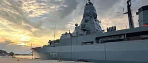 Zu Wochenbeginn machte die Fregatte „Hessen“ noch kurz für einen Besuch von Verteidigungsminister Boris Pistorius auf der griechischen Insel Kreta fest - am Freitagmorgen passierte sie den Suezkanal ins Rote Meer.