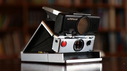 Mit der Polaroid SX-70 ließen sich Momente festhalten und ziemlich schnell betrachten. 