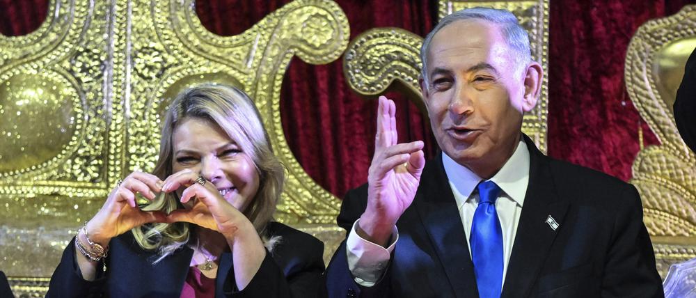 Osterglück. Benjamin Netanjahu, Premierminister von Israel, und seine Frau Sara feiern die Mimouna am Ende des jüdischen Pessachfestes. 