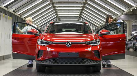 Volkswagen-Produktion in Zwickau. Der Konzern muss mit seinen E-Autos gegen Tesla und Rivalen aus China bestehen.