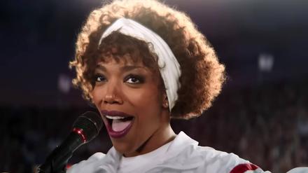 Naomi Ackie gibt in „Whitney Houston: I Wanna Dance with Somebody“ eine überzeugende Performance von Amerikas tragischer Prinzessin.