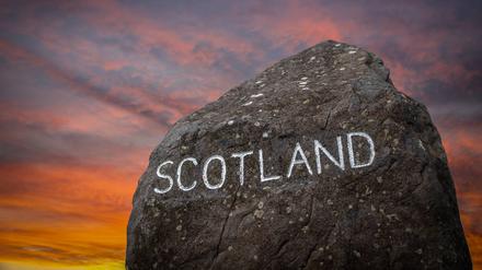 Ein Stein markiert die Grenze zwischen England und Schottland.