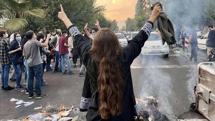 Protestierende Frauen in Teheran
