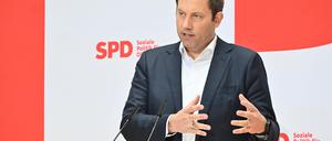 06.11.2023, Berlin: Lars Klingbeil, SPD-Bundesvorsitzender, spricht bei einer Pressekonferenz nach den Gremiensitzungen seiner Partei im Willy-Brandt-Haus in Berlin. Foto: Kilian Genius/dpa +++ dpa-Bildfunk +++
