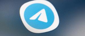 Auf dem Bildschirm eines Smartphones sieht man das Icon der App Telegram. Die Justiz in Brasilien hat die Nachrichten-App Telegram nochmals vorübergehend landesweit gesperrt. 