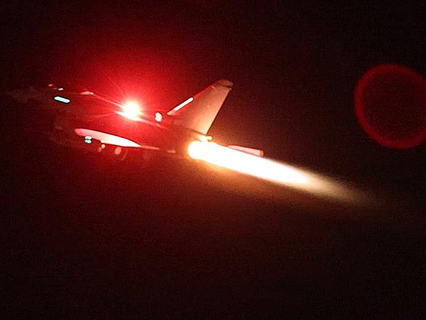 Ein Kampfflugzeug der Royal Air Force (RAF) beim Start des Militärschlags gegen Huthi-Rebellen im Jemen.