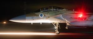 Die Aufnahme der israelischen Luftwaffe zeigt ein F-15-Jet nach dem Einsatz gegen iranische Drohnen.