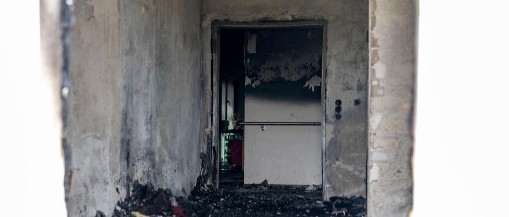 Blick in ein Zimmer in einem Seniorenheim, in dem in der Nacht der Brand ausgebrochen sein soll. 