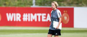 Bundestrainerin Martina Voss-Tecklenburg hat nun die Qual der Wahl. Nur 23 Spielerinnen des 28-köpfigen Aufgebots dürfen mit zur WM.
