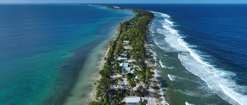 Die langen, schmalen Inselstreifen von Tuvalu sind den Folgen des Klimawandels schutzlos ausgeliefert.