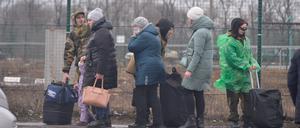 Flüchtlinge aus dem Donbass bei ihrer Ankunft in der Region Rostow.