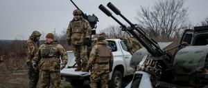 Ukrainische Soldaten kurz nach dem Jahreswechsel nahe Kiew.