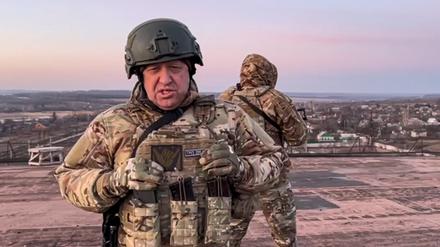 Auf diesem vom Prigoschin-Pressedienst am 3. März 2023, veröffentlichten Handout-Foto aus einem Video ist Jewgeni Prigoschin, Chef der Söldnertruppe Wagner, zu sehen.