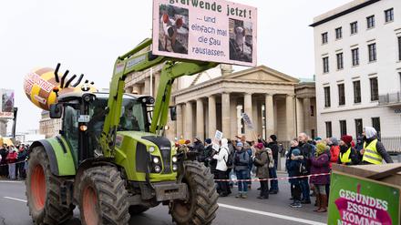 Gehört immer zur traditionellen Demo zum Start der Grünen Woche dazu: die Kolonne der Traktoren.