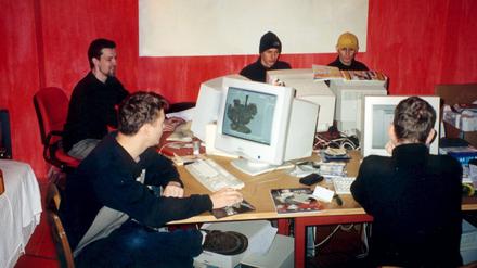 Yager-Mitarbeiter im Gründungsjahr 1999.