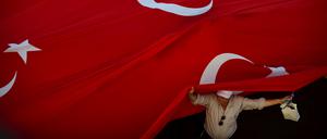 Ankara geht in der Südosttürkei und im Nordirak regelmäßig gegen die PKK vor, die ihrerseits häufig Anschläge verübt. 