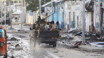 Somalische Sicherheitskräfte patrouillieren in der Hauptstadt Mogadischu.