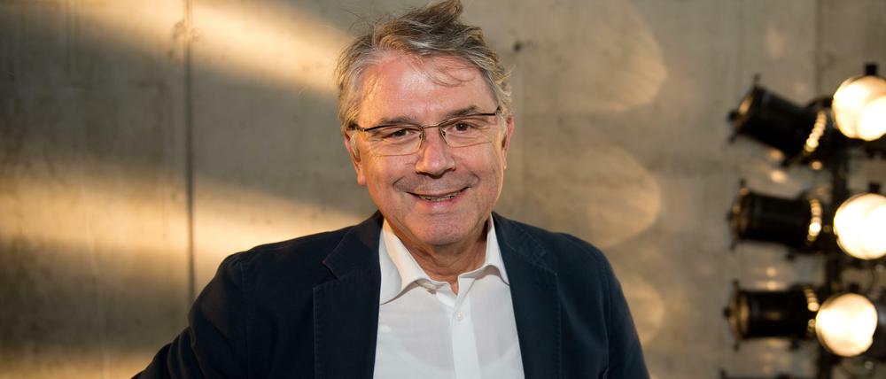 Der Dramaturg und Theaterintendant Ulrich Khuon, 65.
