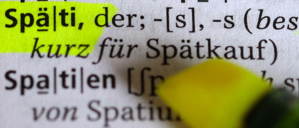 Garantiert keine Fake News. Das Wort Späti steht jetzt im Duden. Icke auch. Über 5000 neue Wörter wurden dem deutschen Sprachwortschatz hinzugefügt.