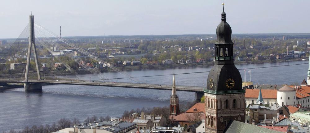 Nach seinem abenteuerlichen Ausflug nach Dortmund in den Sommerferien landet Niks wieder wohlbehalten in Riga. 