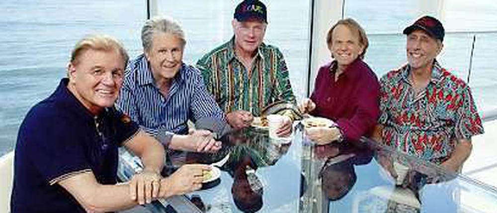Ewige Lausbuben. Die Beach Boys in der aktuellen Besetzung 2012 mit Bruce Johnston, Brian Wilson, Mike Love, Al Jardine und David Marks (von links). 