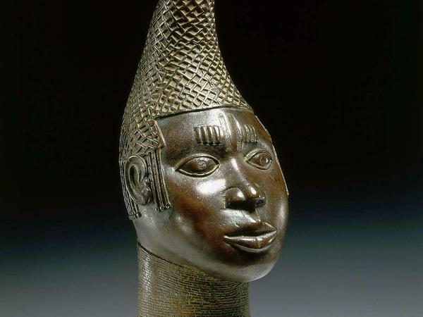 Der Gedenkkopf der Königinmutter aus dem Königreich Benin (16. Jhd.).