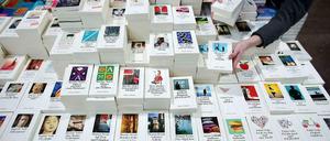 Bücher über Bücher. Sicher werden auf der Leipziger Buchmesse auch zweite gezeigt.