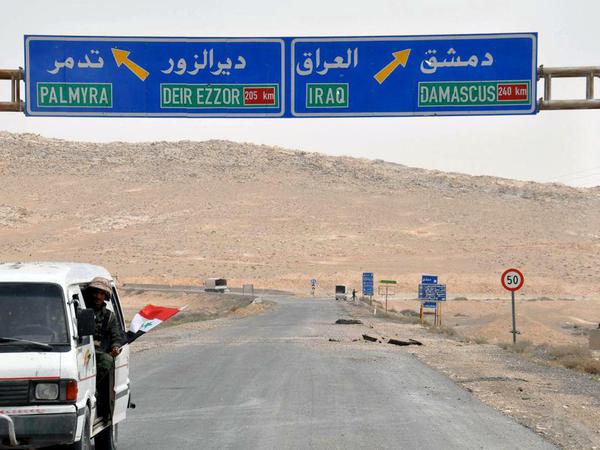 Assad-treue Truppen auf dem Weg nach Palmyra am 24. März.