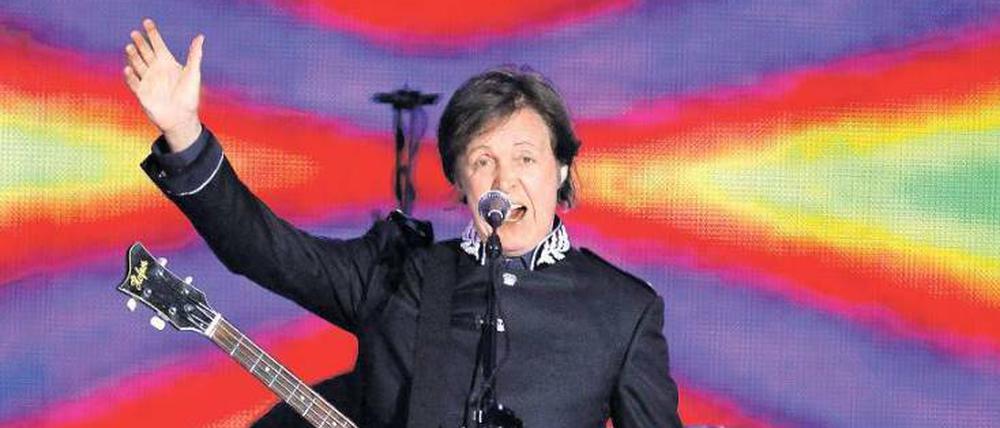 Poptitan? Untertan! Paul McCartney am 4. Juni in London, beim Konzert zum Kronjubiläum der Queen. 