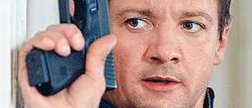 Jäger und Gejagter. Jeremy Renner ist Agent Aaron Cross. „Das Bourne Vermächtnis“ kommt am Donnerstag in 19 Berliner Kinos. OV im Cinestar Sony-Center. 