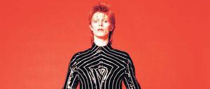 David Bowie im Bodysuit von Kansai Yamamoto (1971).