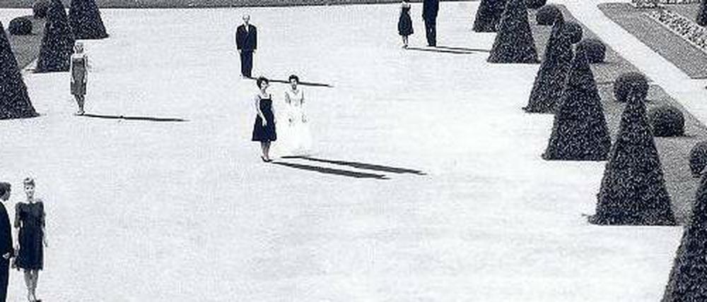 Die Menschen werfen Schatten, die Bäume nicht. Alain Resnais’ berühmtester Film „Letztes Jahr in Marienbad“ (1961) entstand nach einem Drehbuch von Alain Robbe-Grillet. Zwischen Wachen und Träumen sind viele Werke des Franzosen angesiedelt.